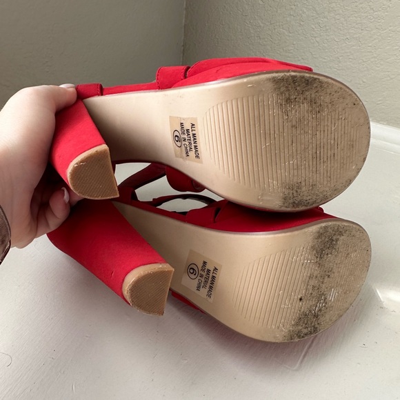 Red heels - Picture 4 of 4
